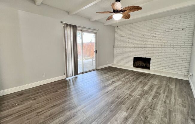 $2,220 Gettysburg & Willow, 3 Bedroom 2 Bathroom - Ashcroft Ave, Clovis - 2 living rooms + yard care included