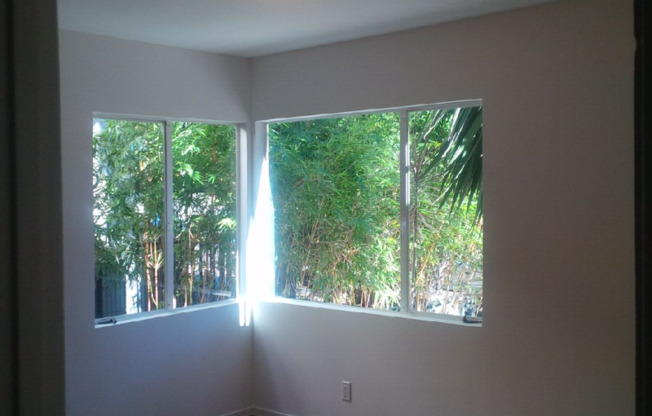 809 N LAS PALMAS AVE