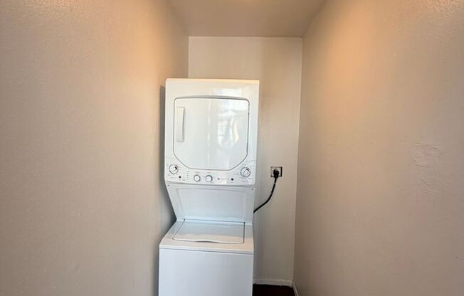 2 beds, 1 bath, 890 sqft, $2,590, Unit 304