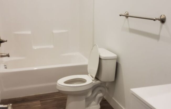 2 beds, 2 baths, $1,295, Unit Unit 3-A