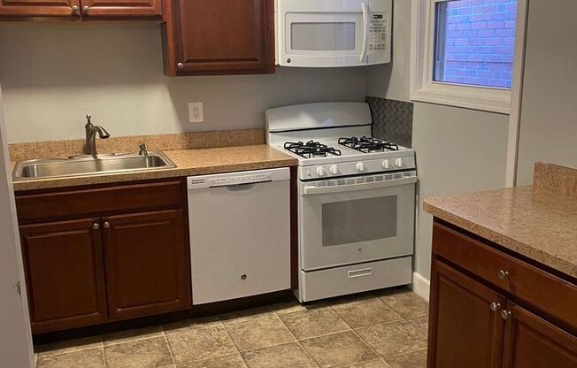 22 Bloomsbury Ave Unit A