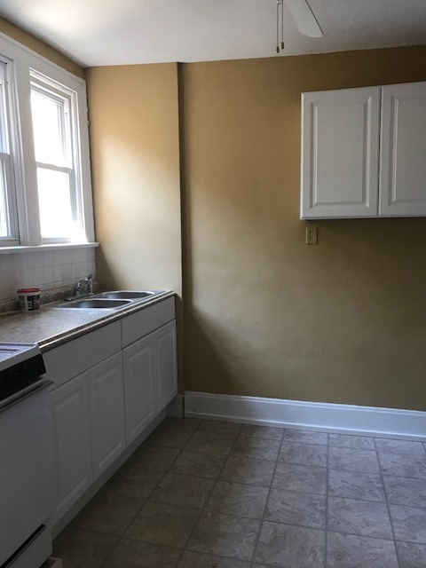 1 bed, 1 bath, $895, Unit Apt. 6