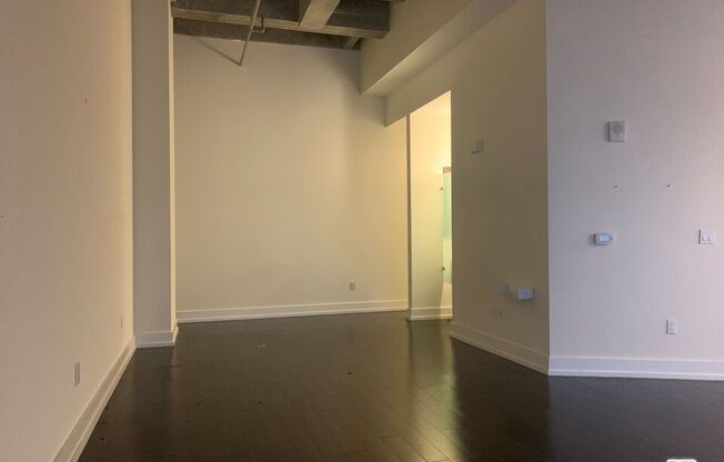 1 bed, 1 bath, 807 sqft, $2,850, Unit 915