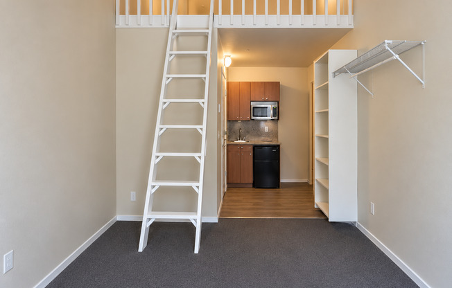 Studio, 1 bath, 150 sqft, $1,149, Unit 6D