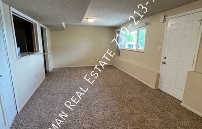 2 beds, 1 bath, 1,250 sqft, $1,295