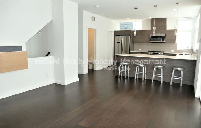 141B 22nd Ave E