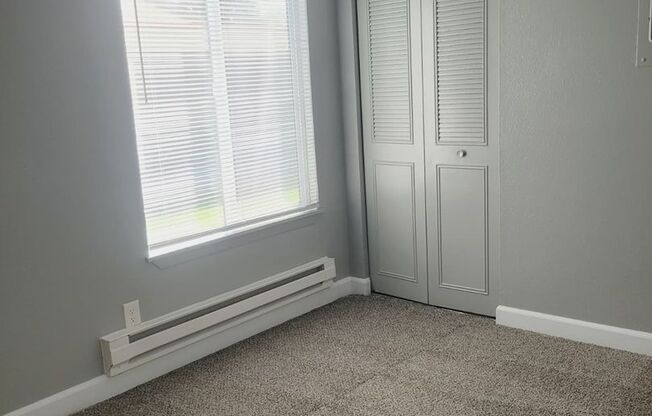 2 beds, 1 bath, 695 sqft, $1,250, Unit 505 E4
