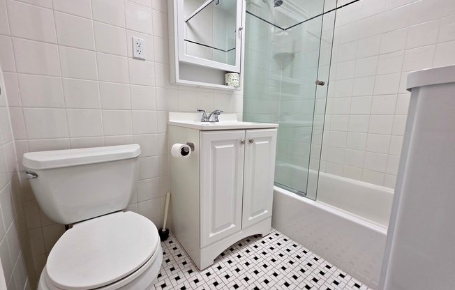 733 METROPOLITAN AVE