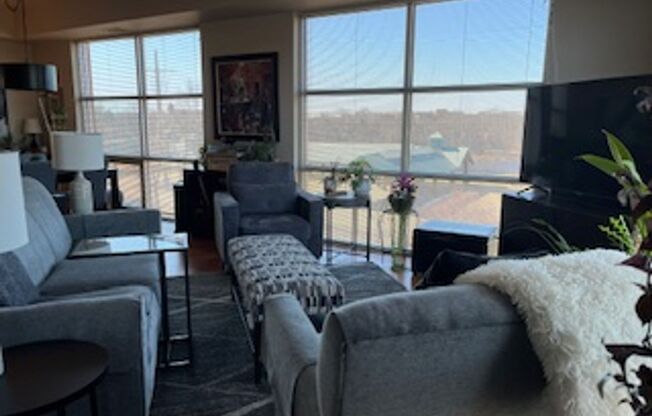 2 beds, 2 baths, 926 sqft, $1,725, Unit 212