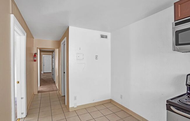 2 beds, 1 bath, $895, Unit 1110