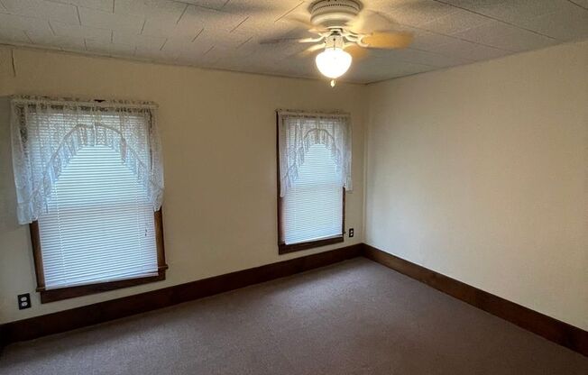 2 beds, 1 bath, $575, Unit Unit 3