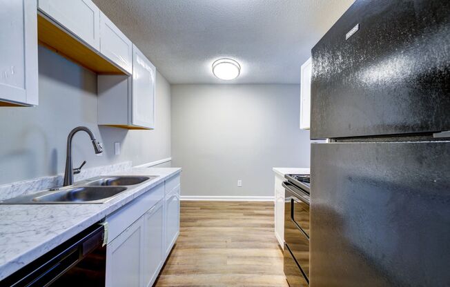 1 bed, 1 bath, 750 sqft, $1,145, Unit 5D