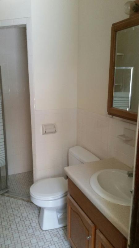 1 bed, 1 bath, $2,300, Unit B1