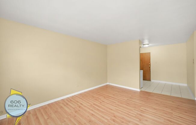 Melrose Park Apts Heat & Parking Included! Quiet Building!