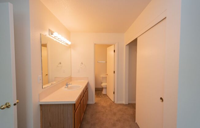 2 beds, 1 bath, 1,000 sqft, $1,425, Unit B16