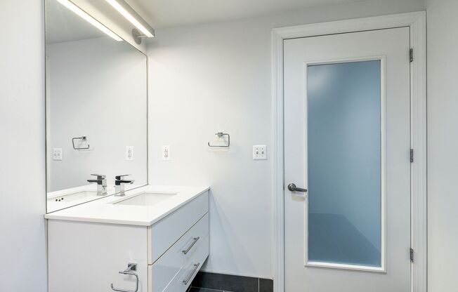 1 bed, 1 bath, 825 sqft, $1,718, Unit GL-10