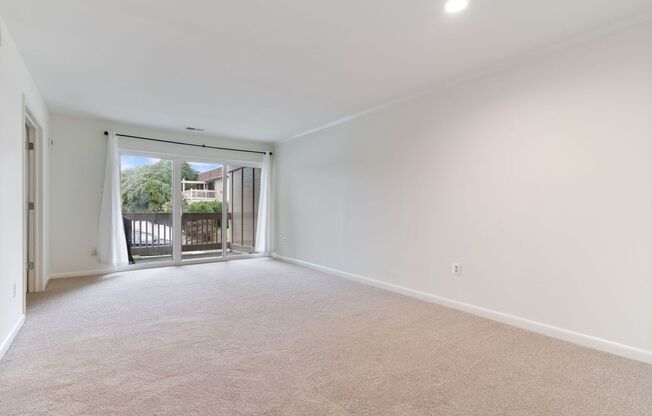 Spacious Springfield Condo in Desirable Neighborhood | 2 Bed, 1 Bath