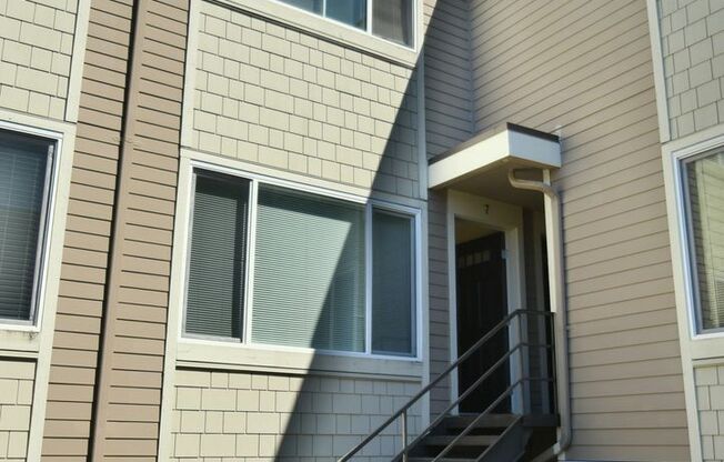 2Bd/1.5Ba Edmonds Condo