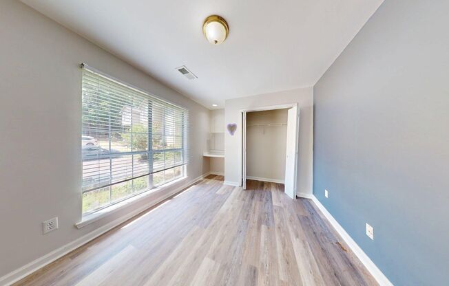 Spacious Auburn Duplex in Prime Location