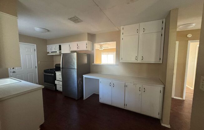 3 beds, 1 bath, $1,050