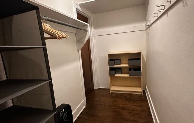 Studio, 1 bath, 429 sqft, $1,300, Unit Unit 207