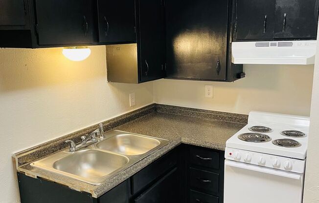 Studio, 1 bath, $795, Unit Unit F