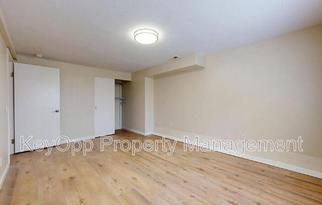 806 35 AVE