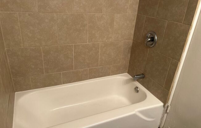 1 bed, 1 bath, 600 sqft, $795, Unit B08 1052 03