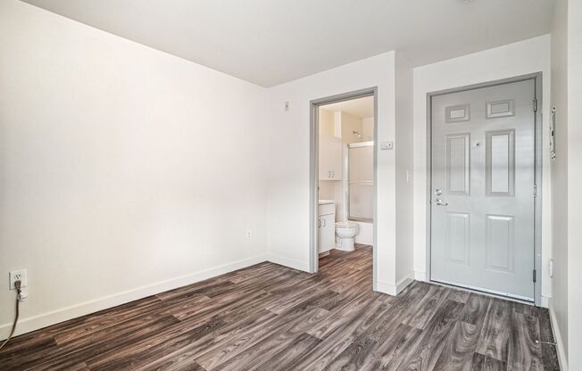 Studio, 1 bath, 200 sqft, $949, Unit 208