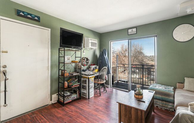 1 bed, 1 bath, $1,325, Unit # #J 24