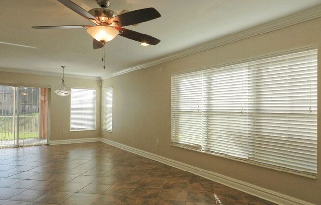 Quality Townhome In Convenient Location!