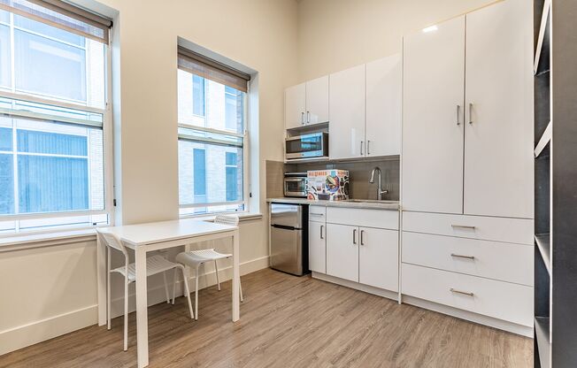 Studio, 1 bath, 345 sqft, $1,095, Unit 522