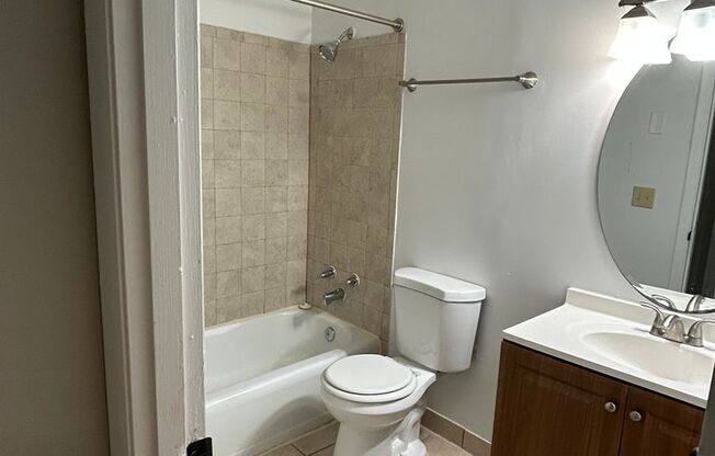 1 bed, 1 bath, 676 sqft, $975, Unit A2-8L