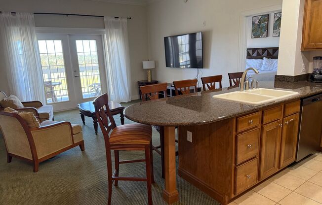 3 beds, 2 baths, $2,100, Unit Bldg P, Unit 302