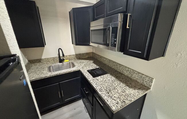 Gorgeous Studio located in Downtown Las Vegas! Make the Move for Less- $500 Off Move In Fees!