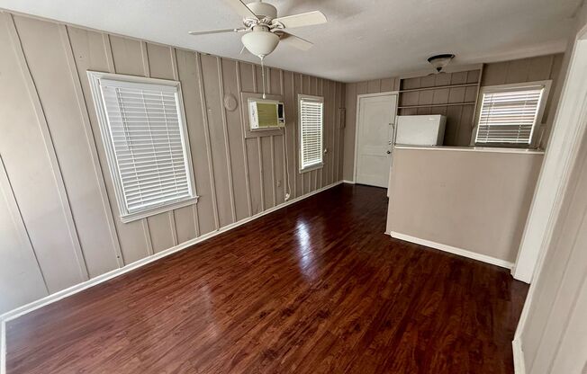 Charming 1-Bedroom Home with Private Master Suite – Efficient & Comfortable Living. Pet Friendly. Lawncare & Water Included. Walk-in Closet