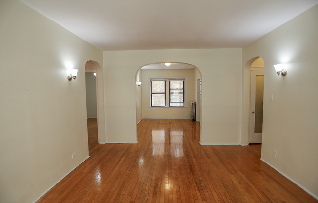 1633 W LUNT