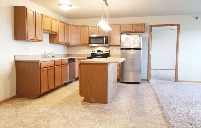 3 beds, 2 baths, 1,369 sqft, $1,445, Unit 1320-305