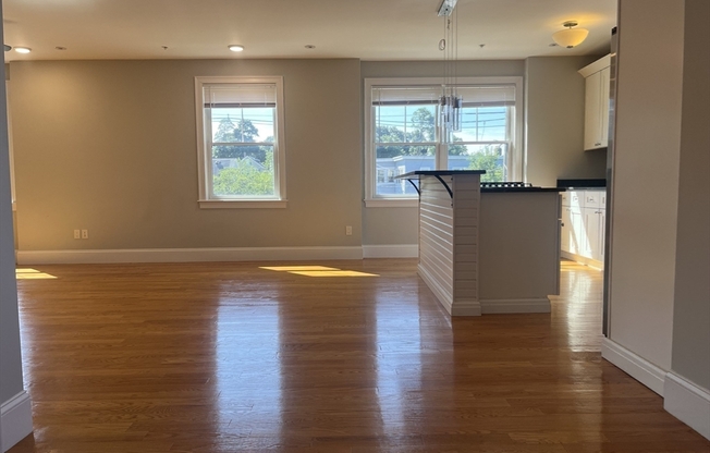 3 beds, 2.5 baths, 1,876 sqft, $4,250, Unit 13