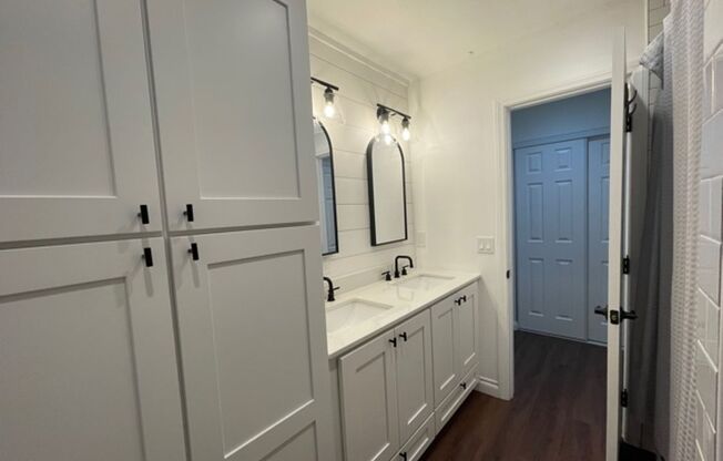 1 bed, 1 bath, 754 sqft, $2,595, Unit Warner #216