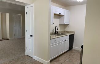 HAS IT ALL!  One Bedroom Condo; Murray; /Garage & Pool