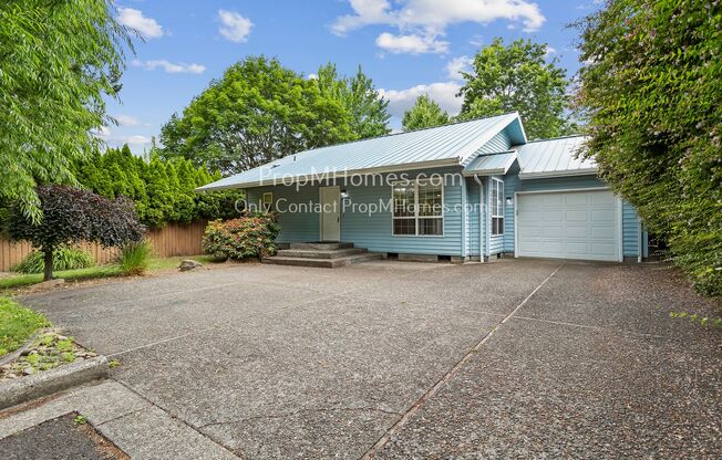 Lake Oswego Two Bedroom Home - Location, Location, Location!