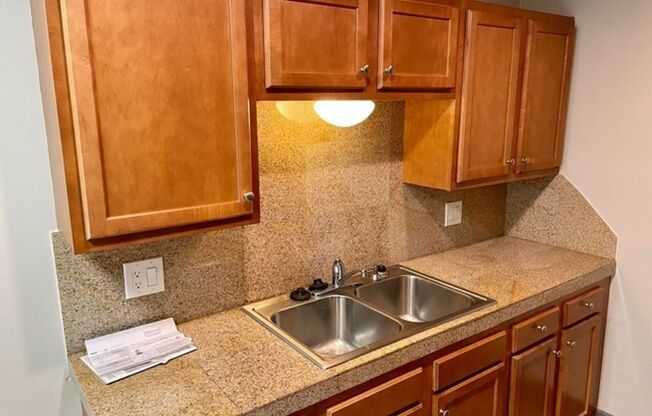 Lovely 1 bedroom off H Street in Chula Vista - renovated with Travertine