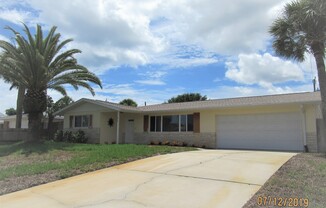 Beautiful 3 Bedroom Beachside Home in Daytona Beach!