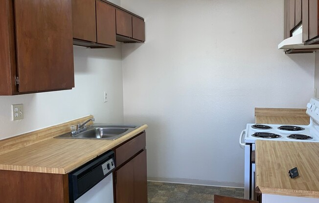 2 beds, 1 bath, 800 sqft, $1,595