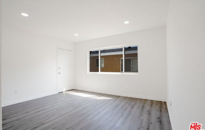 241 W 84 ST