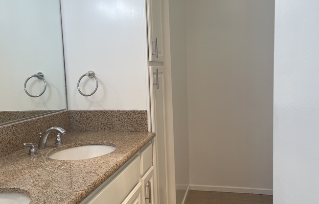 125 N BARRINGTON AVE