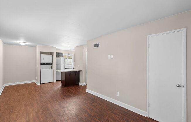 1 bed, 1 bath, 570 sqft, $1,050, Unit 6