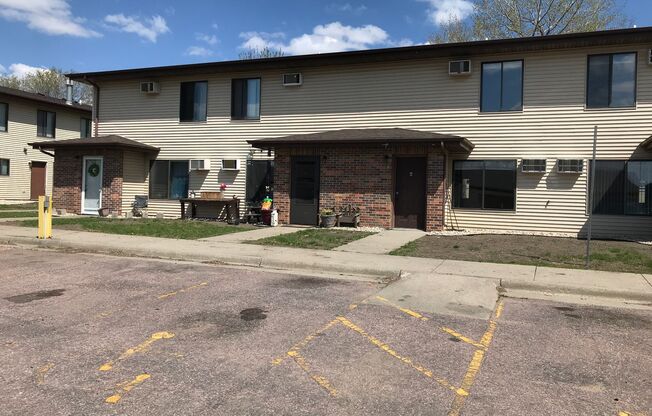 3 beds, 1.5 baths, 1,145 sqft, $1,095, Unit 300-6