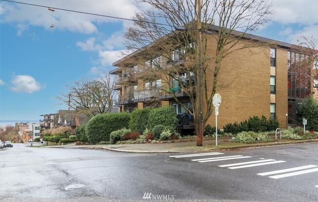 1 bed, 1 bath, $2,095, Unit #403